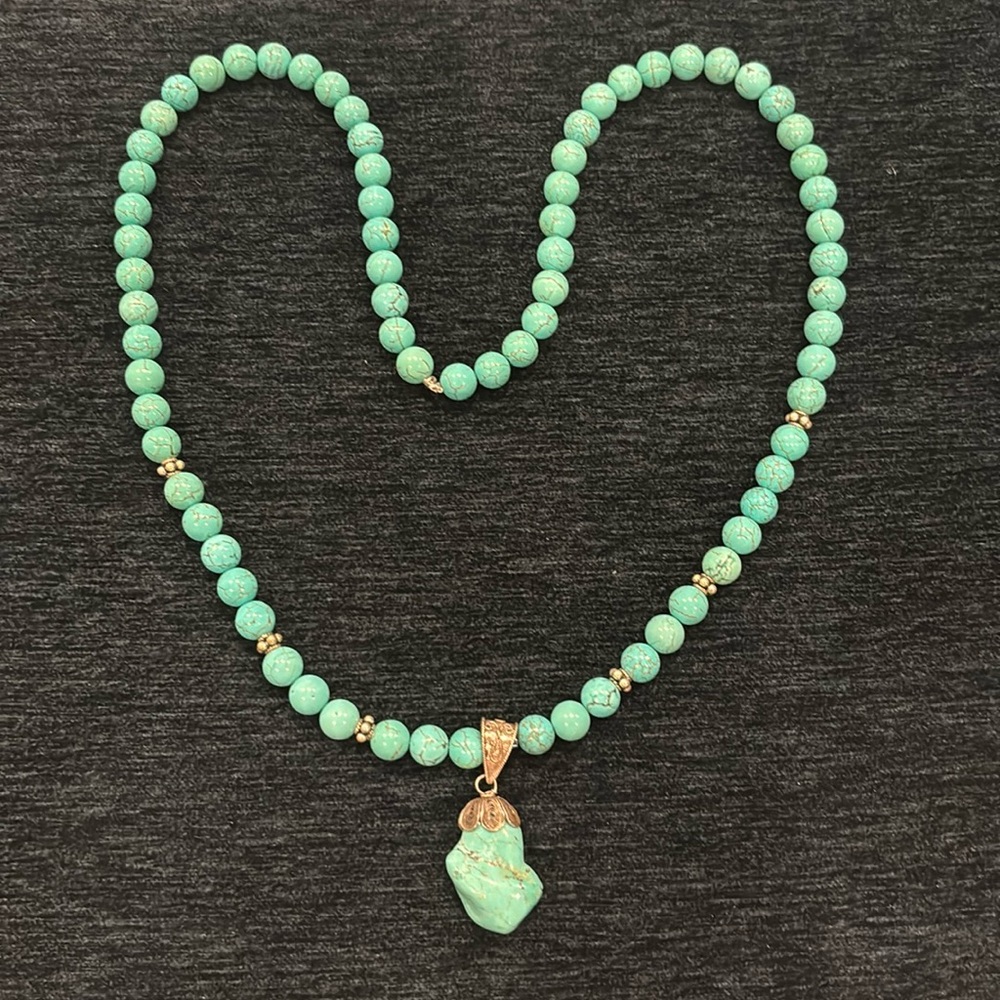 Turquoise necklace with silver (925) accents and pendant (clasp).